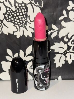 Mac strayin lipstick-limited edition